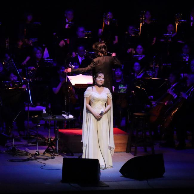 第１部は「Moon River」で始まりました。
